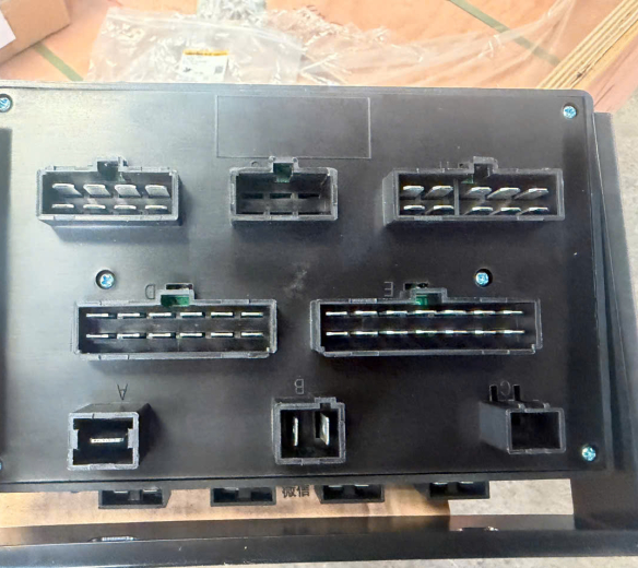 Hộp cầu chì xe xúc lật Lonking 862 mã 60403010079