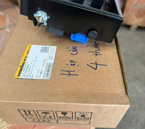Hộp cầu chì xe xúc lật Lonking 862 mã 60403010079