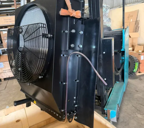 Két nước và két nhớt xe xúc Lonking 833 mã 17101000583