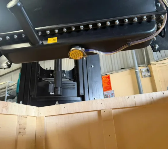 Két nước và két nhớt xe xúc Lonking 833 mã 17101000583