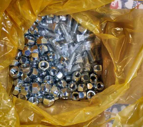 Tắc kê (bu lông) bánh xe nâng LiuGong hàng chính hãng mã SP113047 